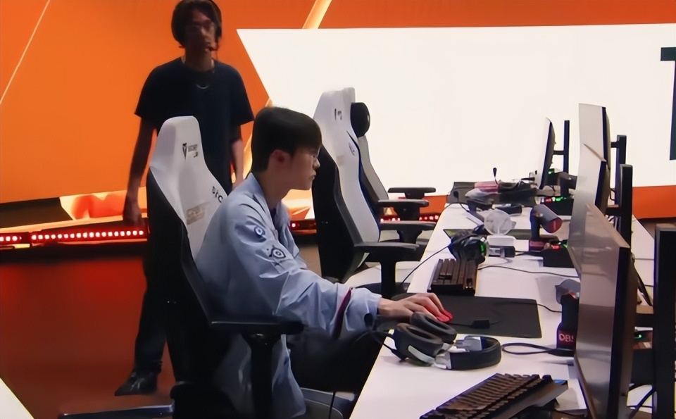W5Rj1k0bhsxBEJaX.jpg