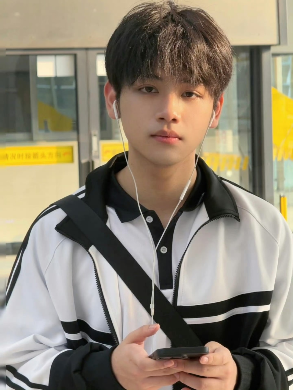 iYJ589g31c88Liuc.jpg